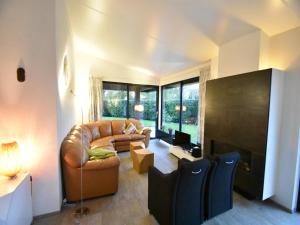 Et opholdsområde på Villa in Kamperland with garden