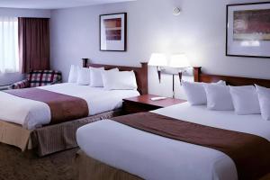 Postel nebo postele na pokoji v ubytování Quality Inn & Suites Black River Falls I-94