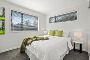 Ένα ή περισσότερα κρεβάτια σε δωμάτιο στο Kamo Oasis - Your Modern Home Away From Home +12 φωτογραφίες