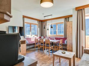 Χώρος καθιστικού στο Apartment in Wald near Zillertal Ski Arena