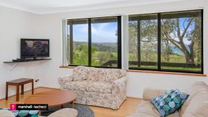 TV/trung tâm giải trí tại Cuttagee Beach Cottage 1