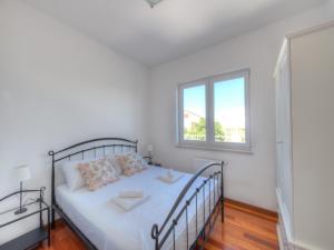 Postel nebo postele na pokoji v ubytování Apartment on Murter with Pool and Jacuzzi