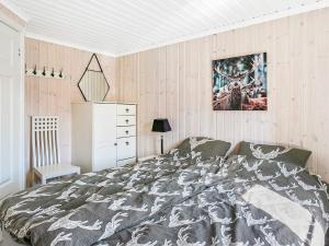 Ένα ή περισσότερα κρεβάτια σε δωμάτιο στο 8 person holiday home in Valldal-By Traum