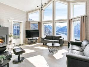 Μια τηλεόραση ή/και κέντρο ψυχαγωγίας στο 8 person holiday home in Valldal-By Traum