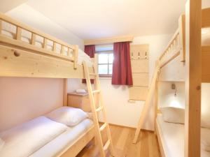 Voodi või voodid majutusasutuse Chalet in Pinzgau near Ski Slopes toas