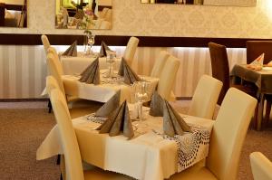 Restoran või mõni muu söögikoht majutusasutuses Hotel Florian