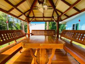 Fotografie z fotogalerie ubytování บ้านกลางสวนผึ้ง v destinaci Ratchaburi