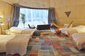 Ένα ή περισσότερα κρεβάτια σε δωμάτιο στο glampark Verga