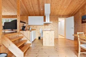 Kuchyň nebo kuchyňský kout v ubytování FJ1018-Jaegerspris-Fjordstien-2-F + 14 fotografií