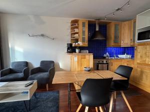 Η κουζίνα ή μικρή κουζίνα στο Grand Studio avec balcon, fibre internet - FR-1-555-121