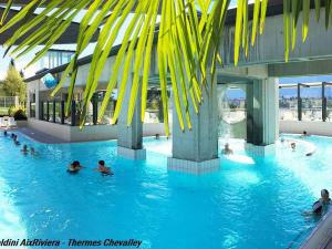 Πισίνα στο ή κοντά στο Grand Studio avec balcon, fibre internet - FR-1-555-121