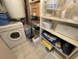 Η κουζίνα ή μικρή κουζίνα στο Spacieux appartement 4 pers, terrasse, parking, Sarzeau centre, proche plages - FR-1-775-49