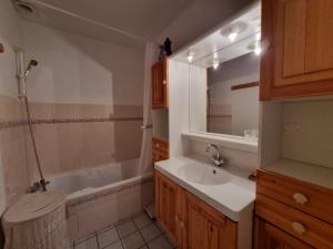 Ένα μπάνιο στο Maison 8 pers, Arzon, animaux admis - FR-1-775-52 +28 φωτογραφίες