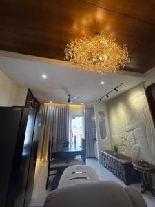 Postel nebo postele na pokoji v ubytování Stunning City The View's Better From Here