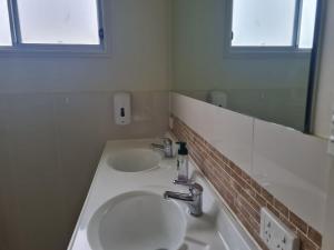 Phòng tắm tại Fishos Hangout 1 - 1-21 Sinclair St +9 ảnh