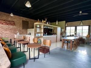 a restaurant with tables and chairs in a room at 王老爺花園民宿Le Jardin de Monsieur Wang in Jinhu