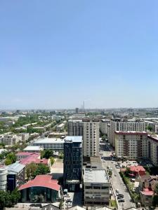 Nespecifikovaný výhled na destinaci Biškek nebo výhled na město při pohledu z apartmánu
