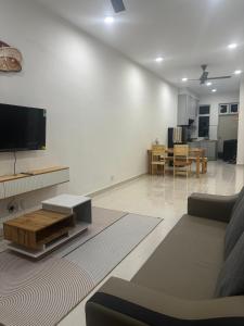 Μια τηλεόραση ή/και κέντρο ψυχαγωγίας στο NHI Home Paka +11 φωτογραφίες