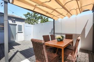 Μπαλκόνι ή βεράντα στο Home Away From Home - Maribyrnong Boutique Townhouse