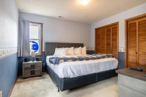 Voodi või voodid majutusasutuse Sleeps 12! Main Level Primary Suite-Beautiful Backyard Oasis toas