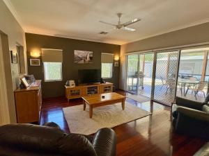 Khu vực ghế ngồi tại Cozy Retreat South Bunbury