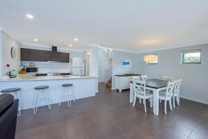 Η κουζίνα ή μικρή κουζίνα στο Maggies Beach House - Relaxed Stay Near the Beach