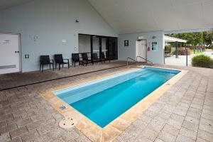 Πισίνα στο ή κοντά στο Maggies Beach House - Relaxed Stay Near the Beach