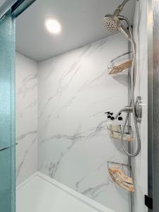 Vannituba majutusasutuses Tiny house with smart bidet and water purify-system +17 fotot