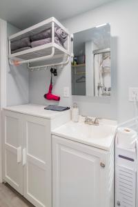 Foto Gastonias asuva majutusasutuse Tiny house with smart bidet and water purify-system galeriist