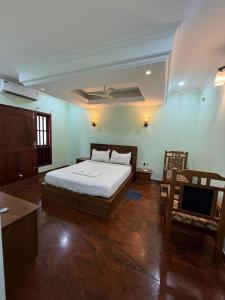 Postel nebo postele na pokoji v ubytování Rozana Retreats BeachVibe -kannur