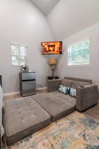 Istumisnurk majutusasutuses Tiny house with smart bidet and water purify-system