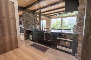 Kuchyň nebo kuchyňský kout v ubytování KIBEJE Hakuba by JAMSZ ROYALE