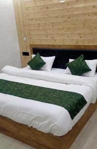 Una cama o camas en una habitación de Grede View Retreat