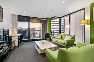 Televiisor ja/või meelelahutuskeskus majutusasutuses Stylish City Escape! Oaks Horizons