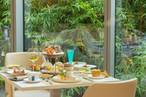 Jídlo v hotelu nebo okolí