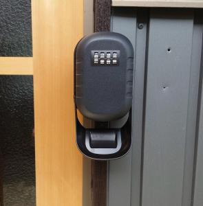 a black object is attached to a door at 竹の宿 in Nagao
