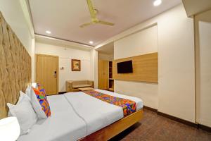 Ένα ή περισσότερα κρεβάτια σε δωμάτιο στο FabHotel New Rajdoot - Bhopal railway station platform no 6