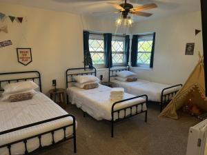 Ένα ή περισσότερα κρεβάτια σε δωμάτιο στο ICT Bunkhouse