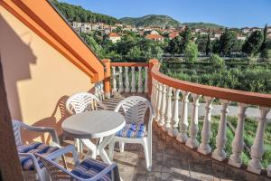 a patio with a table and chairs on a balcony at Apartman Selena in Trebinje