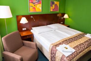 Postel nebo postele na pokoji v ubytování Hotel Rieger Garni