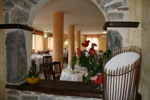 a dining room with tables and chairs in a restaurant at Nido delle Rondini hotel Ristorante Pizzeria in Fallo