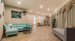 Χώρος καθιστικού στο Echarm Hotel Yingshang High-speed Railway Station Wuzhou Wanhui Plaza