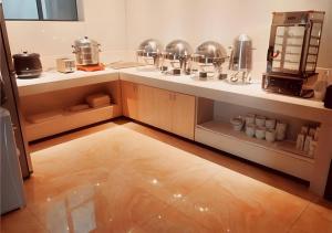Η κουζίνα ή μικρή κουζίνα στο City Comfort Inn Zhuhai Jinwan Hangkong Xincheng