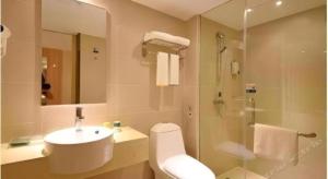Koupelna v ubytování City Comfort Inn Zhanjiang Xuwen Port Wharf Chengdong + 63 fotografií