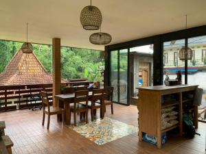 Φωτογραφία από το άλμπουμ του Omah Jegeg σε Angsri