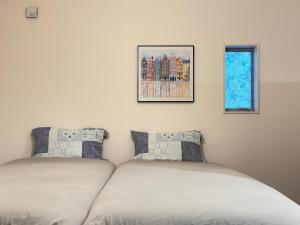 我孫子市にあるTrain Station 6 min walk The YAMURA矢村の寝室に並んで置かれた2つのベッド +62枚の写真