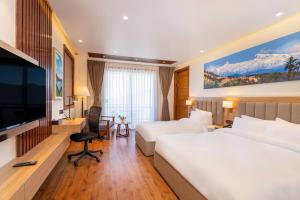 Et tv og/eller underholdning på Mankamana Hillcrest Resort