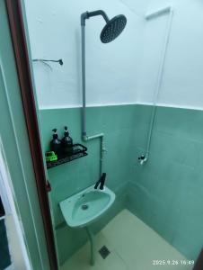 Et badeværelse på 28 Pauh Indah Homestay