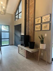 TV a/nebo společenská místnost v ubytování Fallen Oak Villa 2