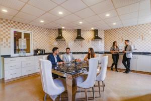 Επισκέπτες που μένουν στο FabHotel Turning Point - Nr Ulsoor Lake